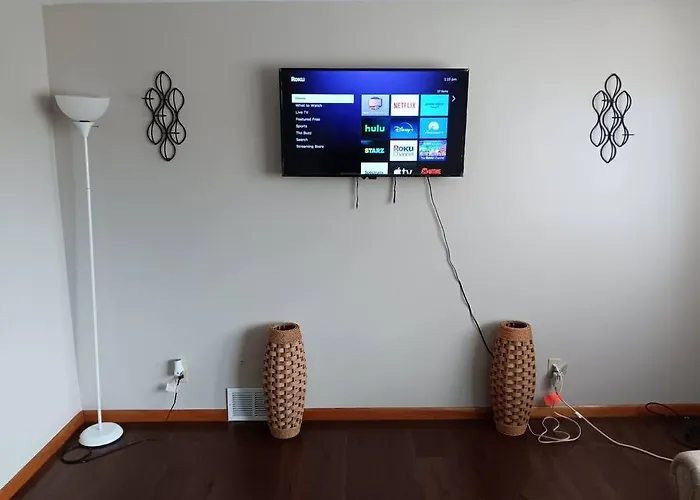 Private Upper 1 Bd Apartment