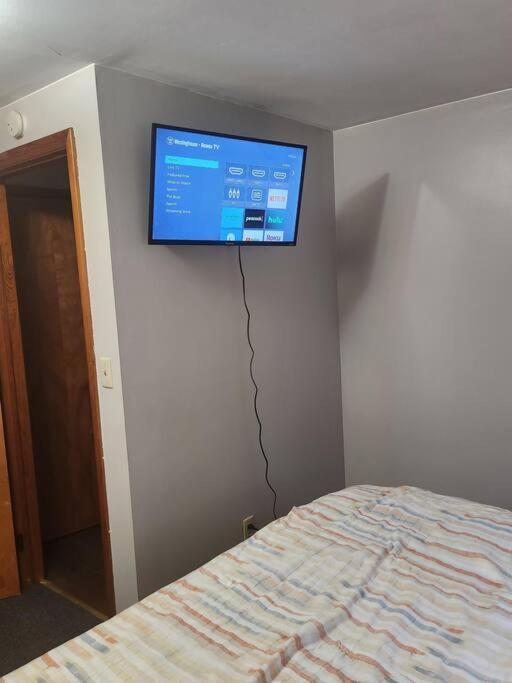 Apartment Private Upper 1 Bd *