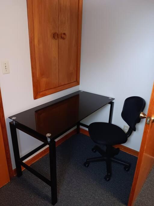 Apartment Private Upper 1 Bd *