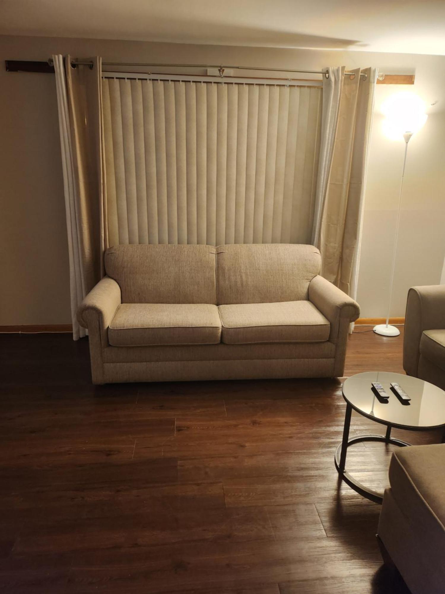 Private Upper 1 Bd Apartment *